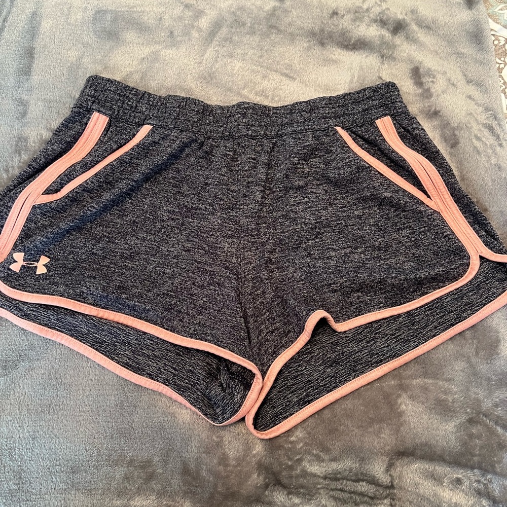 Under armour loose shorts small